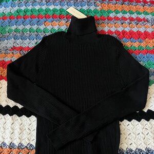 Large  Copper Key Black Ribbed Turtleneck